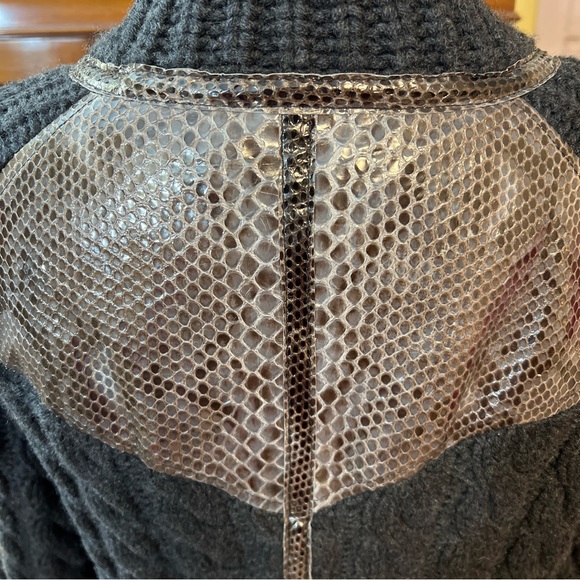 Oscar De La Renta Fall 07 Cashmere and German Python Cable Knit Sweater. Mint. - Picture 9 of 14